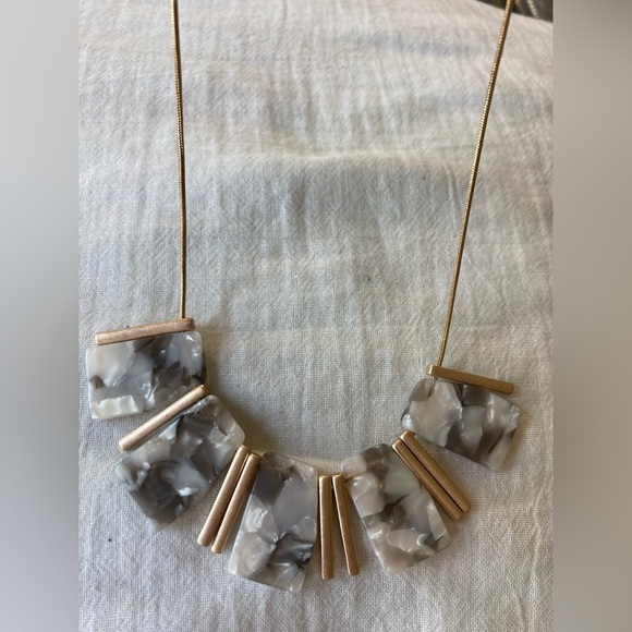 Banana Republic Marbled Design Bib Cleopatra Necklace‎ - Picture 7 of 8